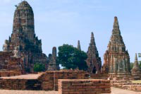 Panorama-Aufnahme Wat Chaiwatthanaram <br /> der zentrale Prang umschlossen von acht kleinen Prangs