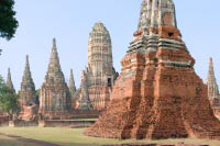 Panorama-Aufnahme Wat Chaiwatthanaram <br /> der zentrale Prang umschlossen von acht kleinen Prangs