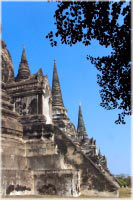 Aufgänge zu den Chedi des Wat Phra Sri Sanphet